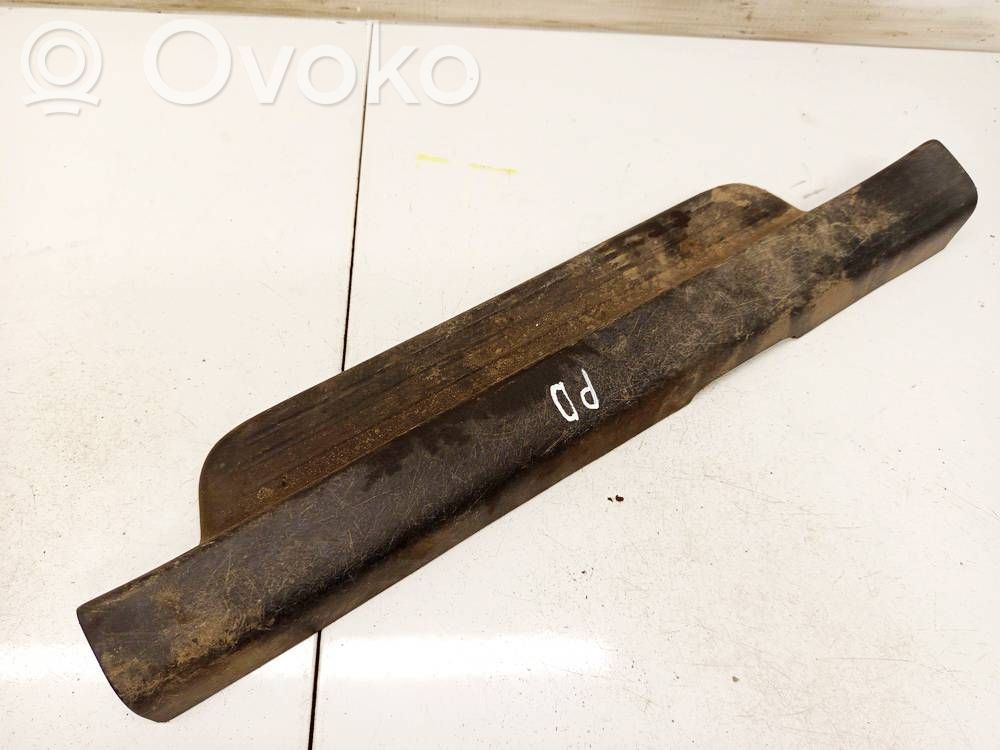 Toyota Yaris Capac prag față 
