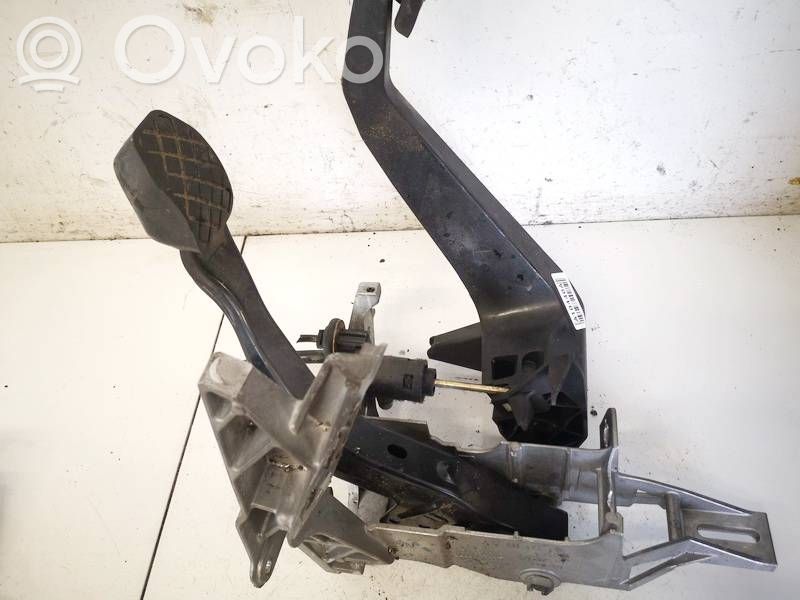 Audi A4 S4 B6 8E 8H Pedale della frizione 
