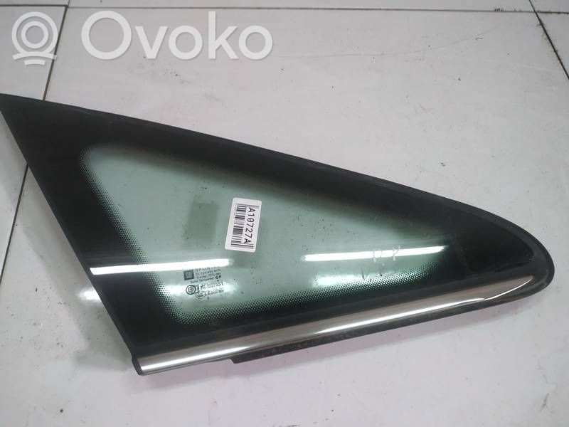 Opel Zafira B Finestrino/vetro triangolo anteriore 