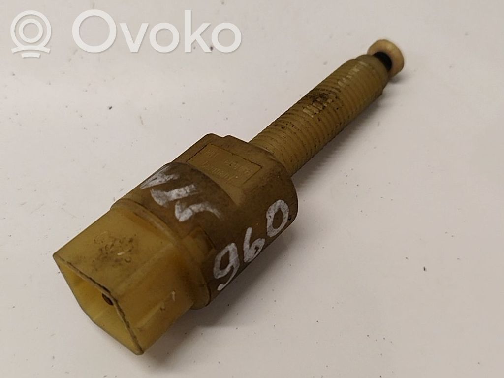 Volkswagen PASSAT B5 Interruttore del pedale del freno 