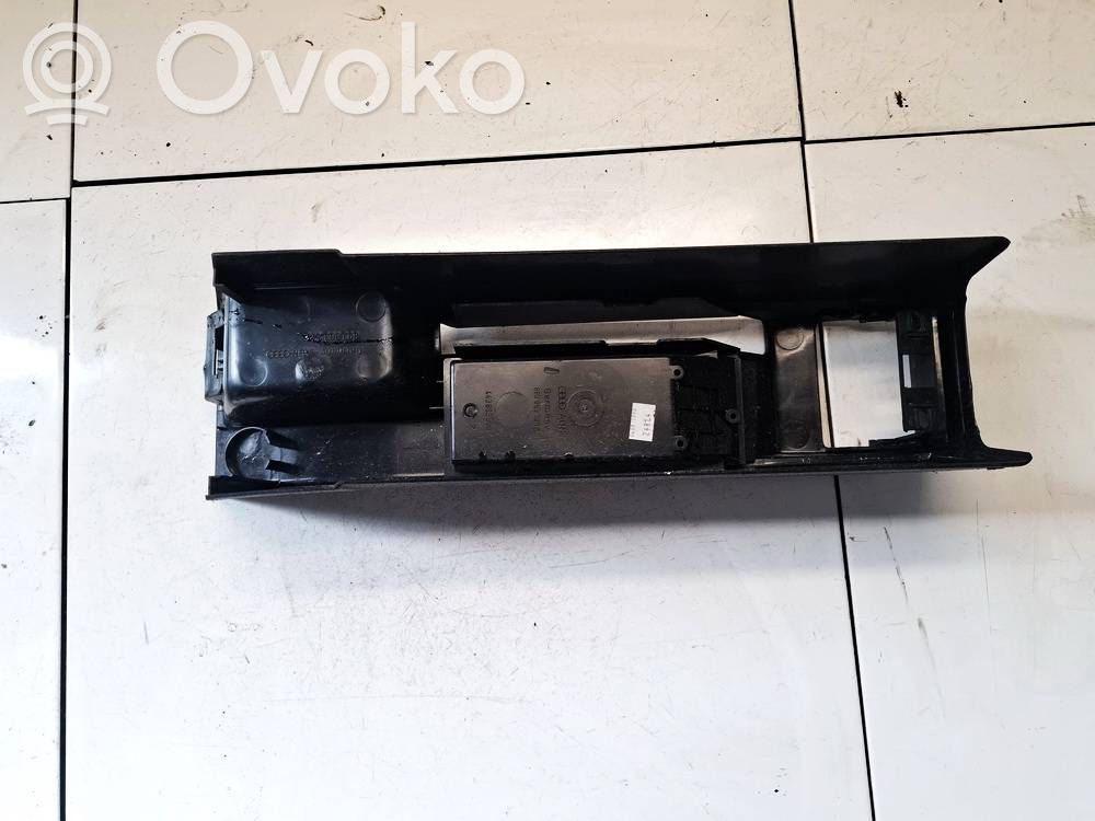 Audi 80 90 B3 Keskikonsoli 