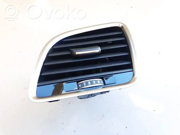 Audi Q3 8U Rejilla de ventilación central del panel