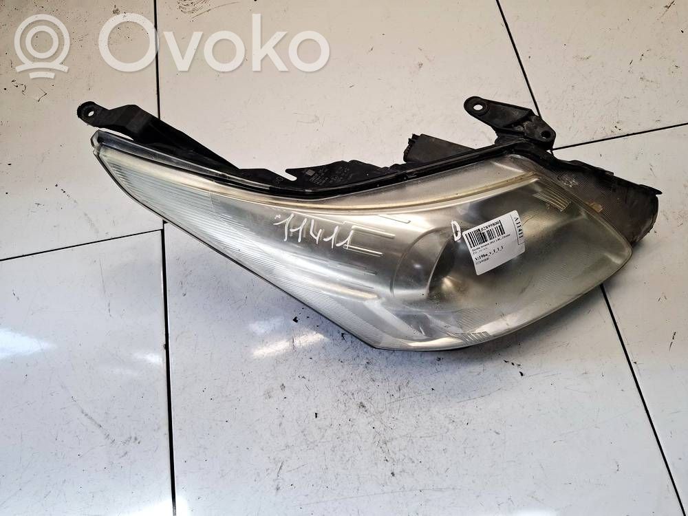 Toyota Avensis T270 Lampa przednia 