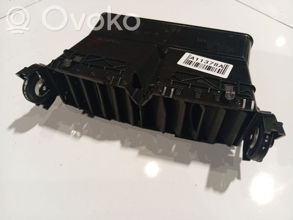Mercedes-Benz A W169 Griglia di ventilazione centrale cruscotto 