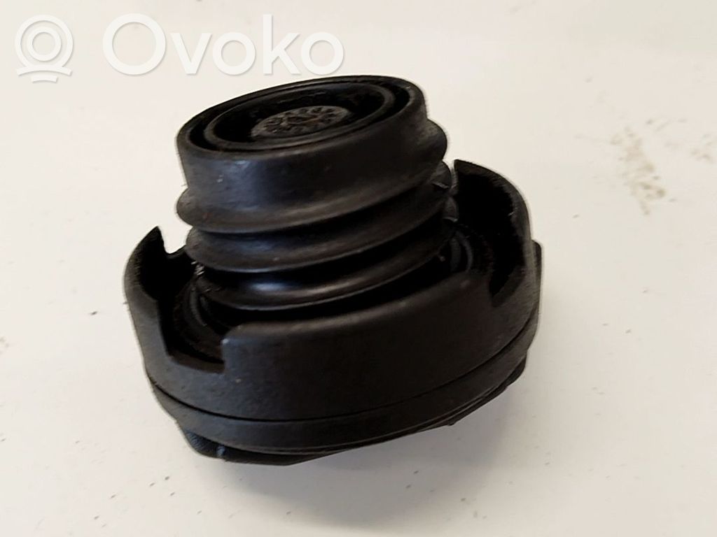 Volkswagen PASSAT B5.5 Tappo del serbatoio del carburante