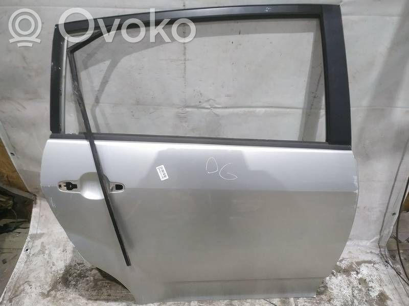 Toyota Corolla Verso AR10 Portiera posteriore 