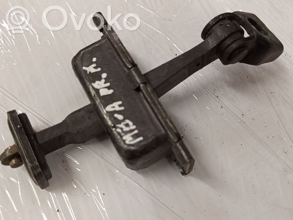 Mercedes-Benz A W168 Etuoven pidätin 