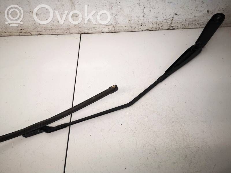 Volvo V40 Brazo del limpiaparabrisas delantero