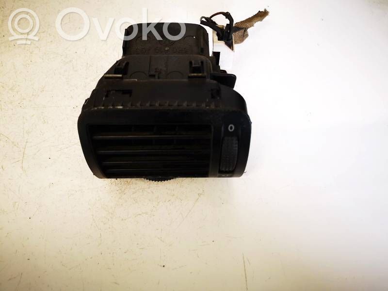 Volkswagen PASSAT B5.5 Rejilla de ventilación central del panel 