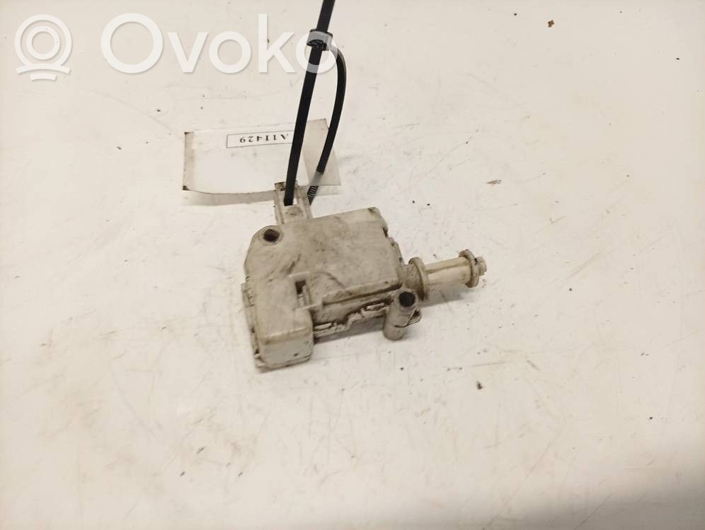 Volkswagen PASSAT B5.5 Motor de bloqueo de puertas