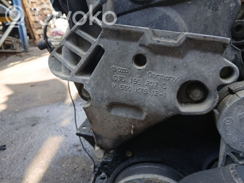 Volkswagen PASSAT B6 Suport motor 