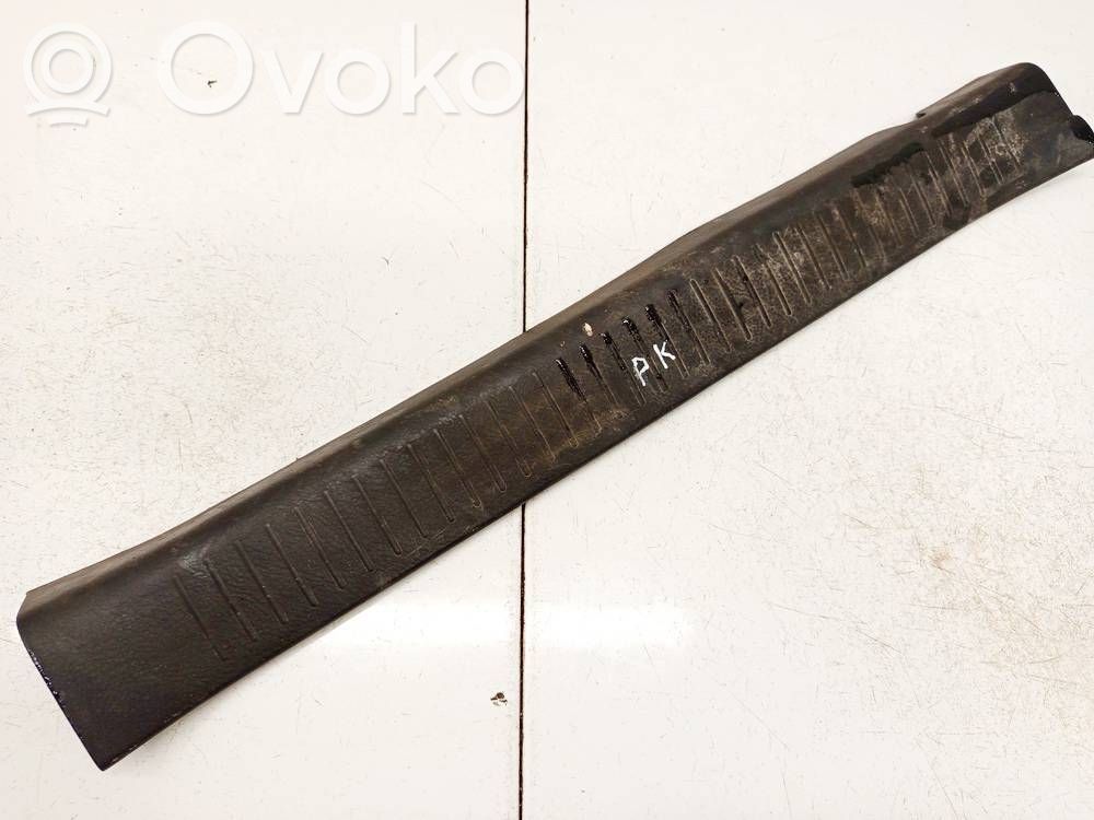 Toyota Avensis Verso Moldura protectora del borde delantero