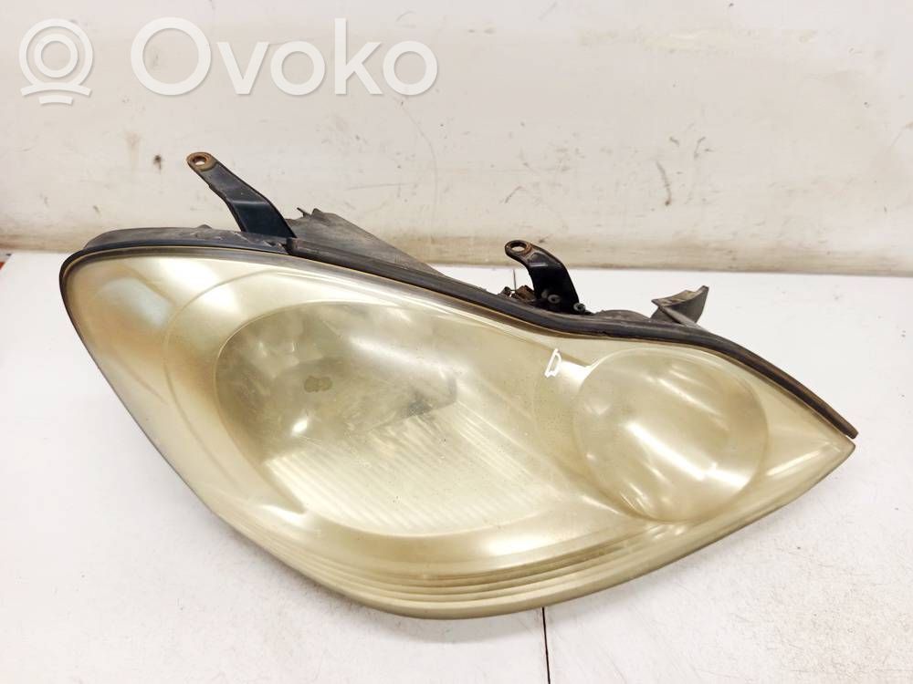 Toyota Avensis Verso Faro/fanale