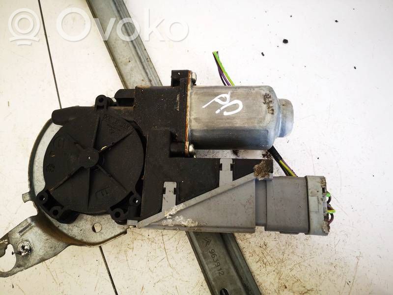 Citroen C3 Motor del regulador de la ventanilla de la puerta delantera 