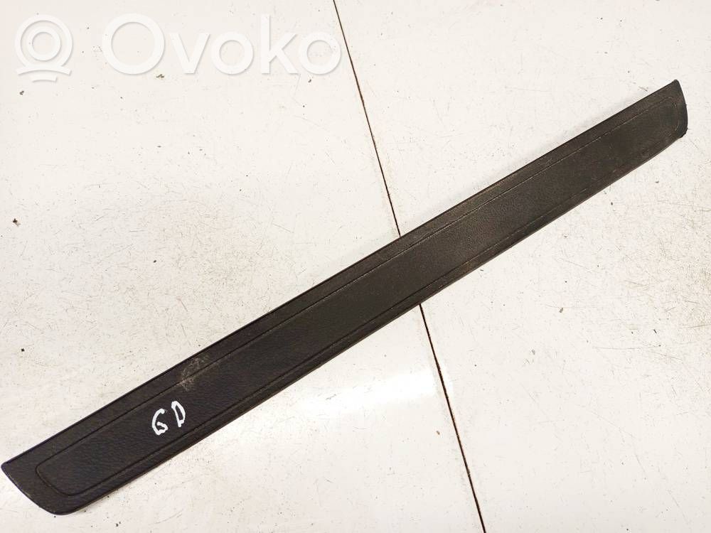 Toyota Verso Capac prag spate 