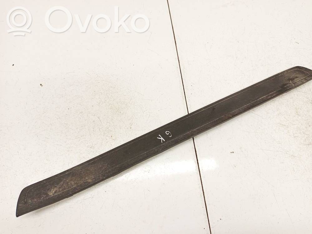 Toyota Verso Capac prag spate 