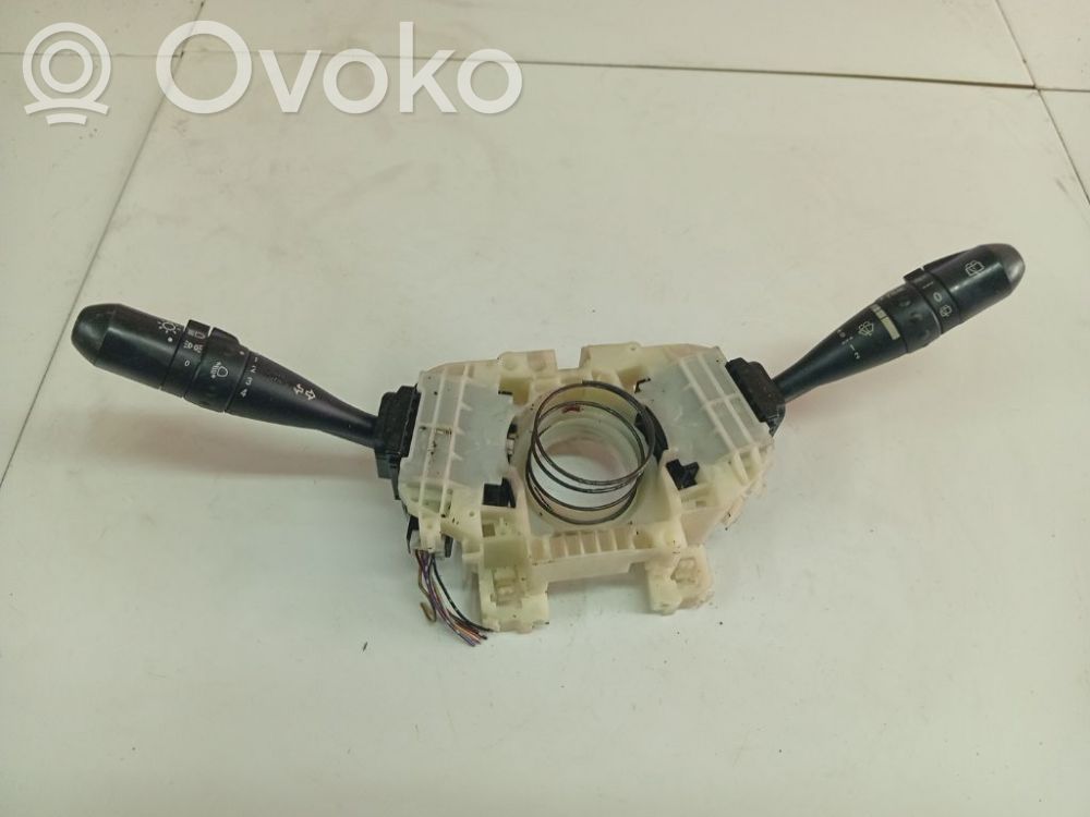 Mitsubishi Colt Commodo, commande essuie-glace/phare 