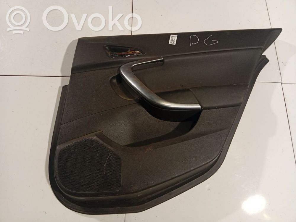 Takaoven verhoilu