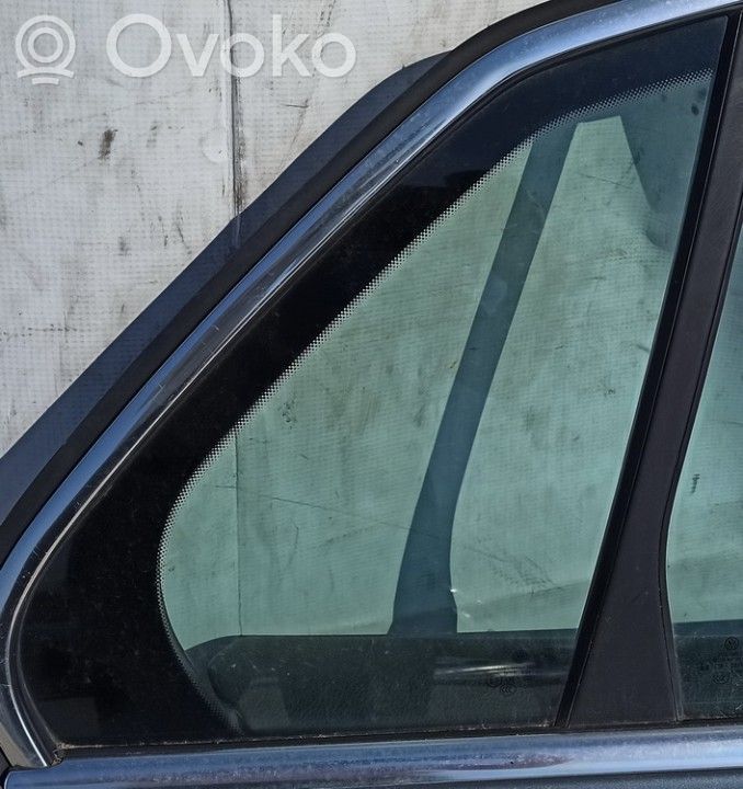 Volkswagen Jetta V Vetro del deflettore posteriore 