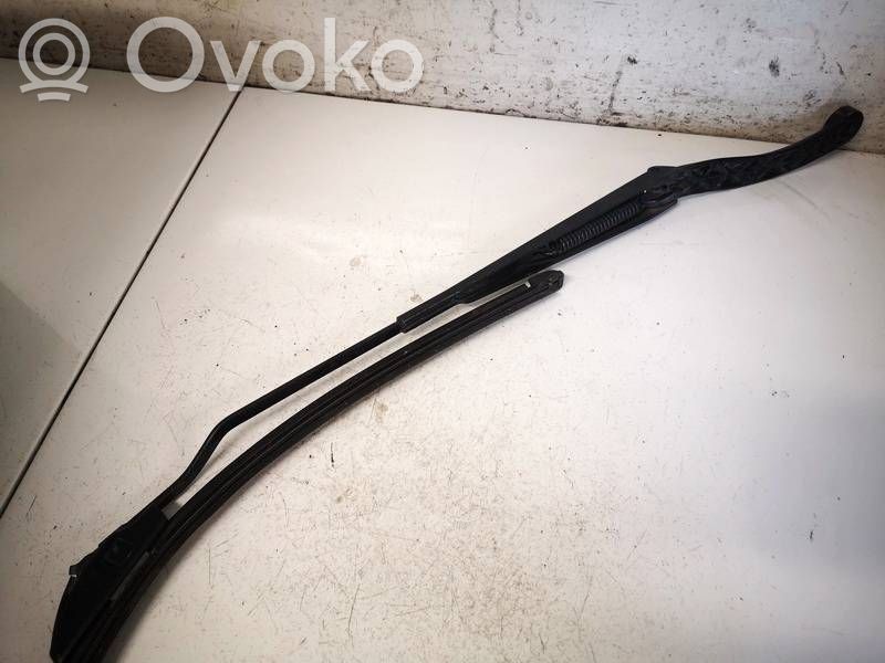 Peugeot 307 Front wiper blade arm 