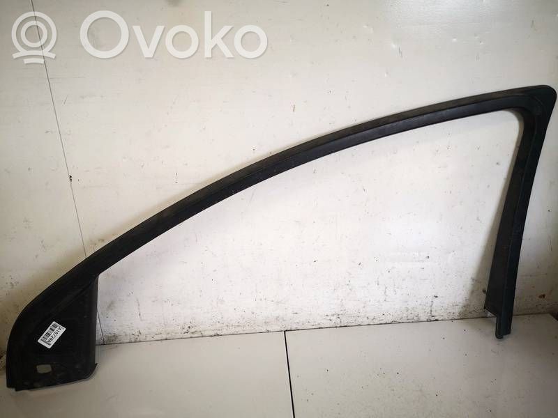 Audi A4 S4 B5 8D Rivestimento modanatura del vetro della portiera anteriore