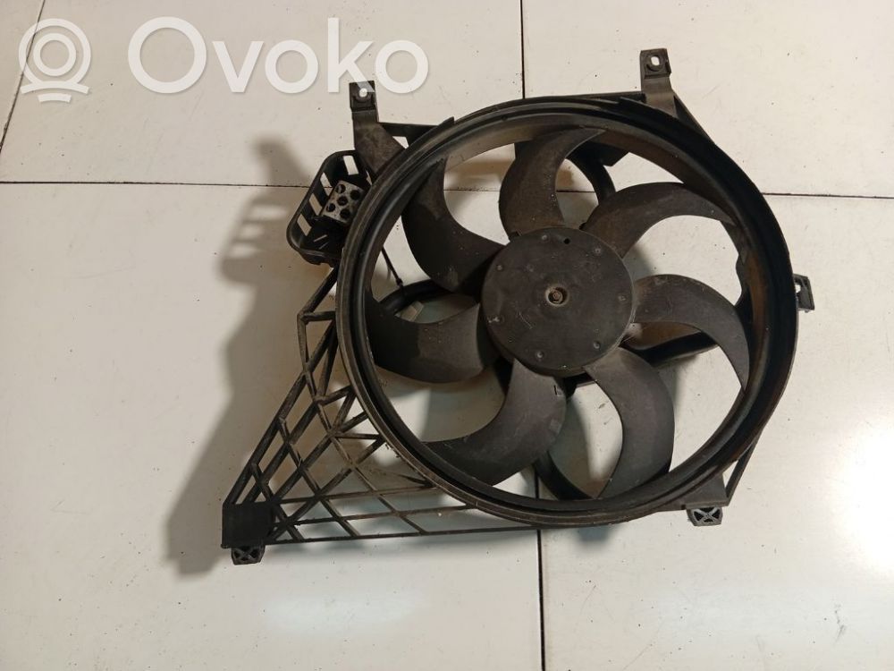 Nissan Primera Convogliatore ventilatore raffreddamento del radiatore 