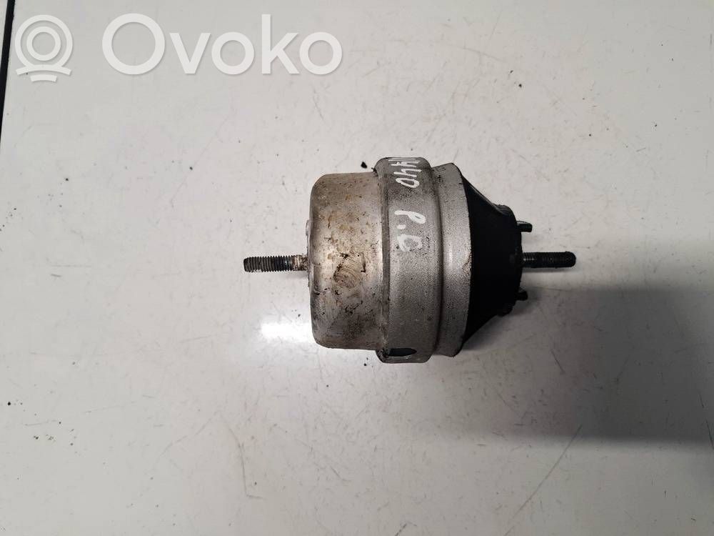 Audi A4 S4 B5 8D Supporto di montaggio del motore 