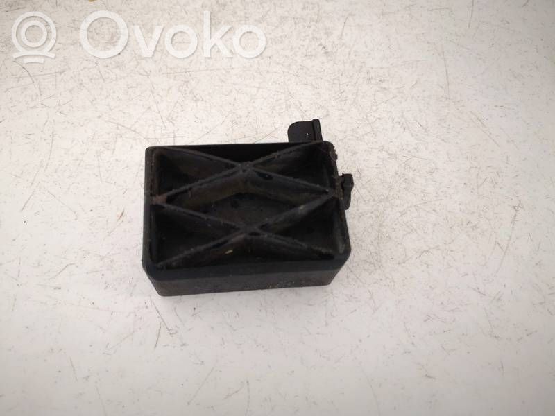 Ford Mondeo MK IV Jäähdyttimen kannatin 