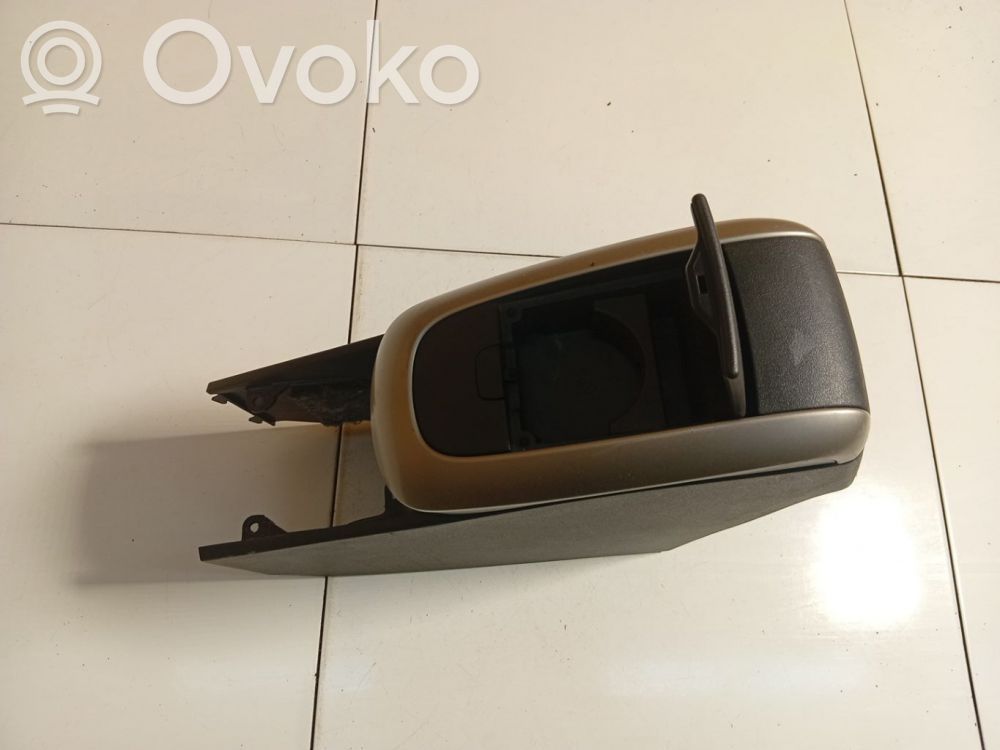 Toyota Auris 150 Bracciolo 