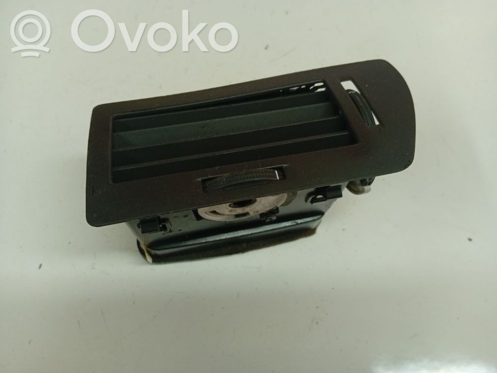 Opel Astra H Rejilla de ventilación central del panel 