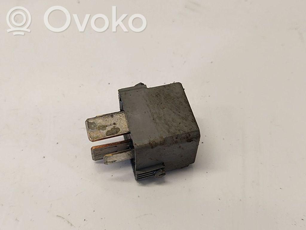 Otros relés   A0025422619,A0025422619