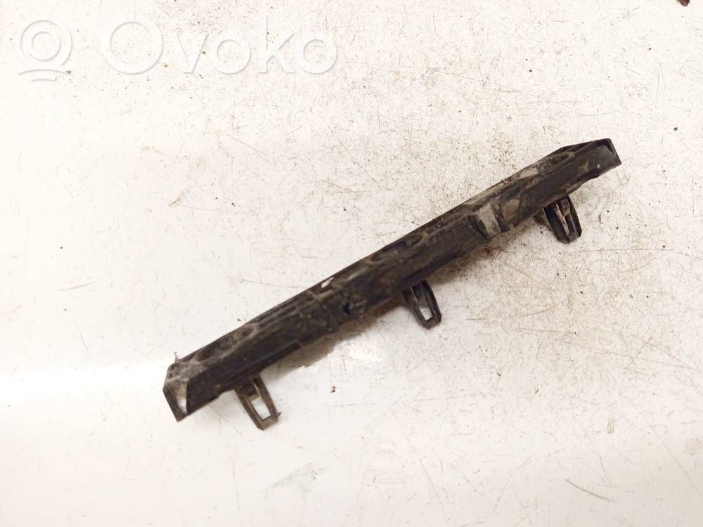 Tesla Model S Takapuskurin kannake 