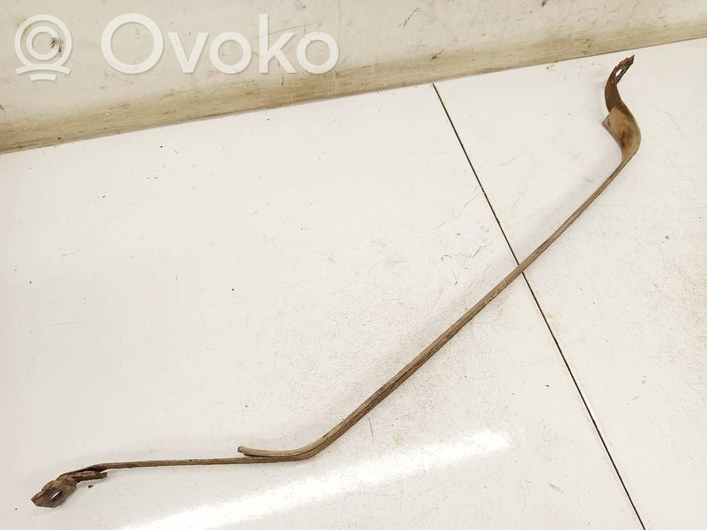 Polttoainesäiliön kannake