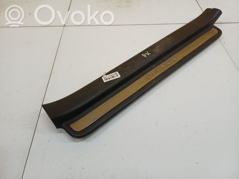 Toyota Avensis T250 Garniture marche-pieds avant 