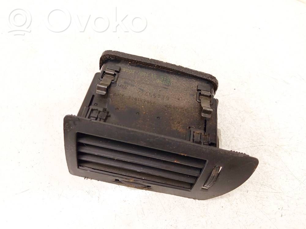 Opel Astra H Rejilla de ventilación central del panel 