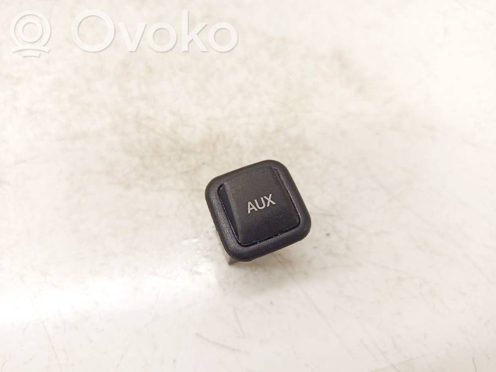Priză USB   8K0035474B,8K0035474B,AU7340