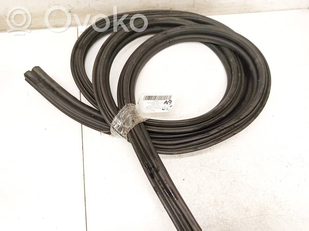 Volkswagen Jetta VI Gumowa uszczelka bagażnika tylnego / Na karoserii 