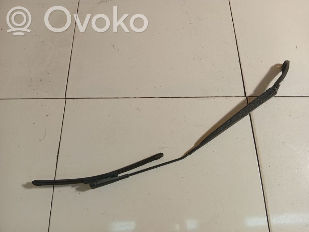 Nissan Qashqai Braccio della spazzola tergicristallo anteriore