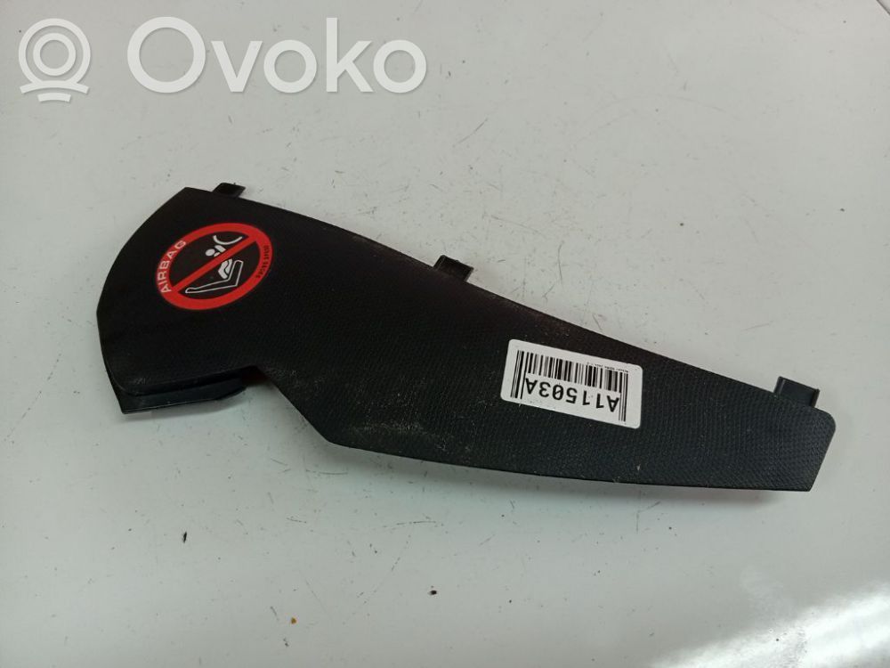 Nissan Micra Moldura del extremo lateral de panel