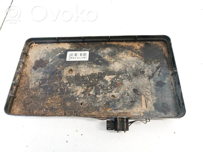 Toyota Corolla Verso AR10 Akkulaatikon alusta
