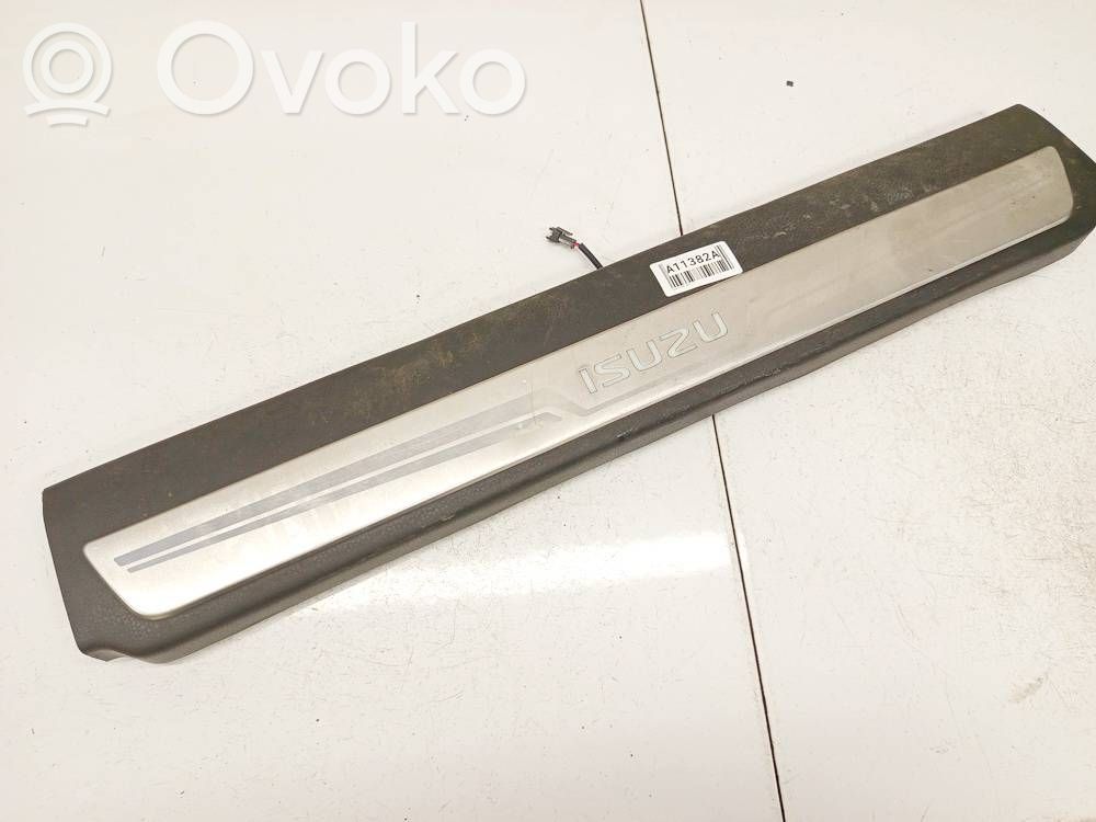 Isuzu D-Max Garniture marche-pieds avant