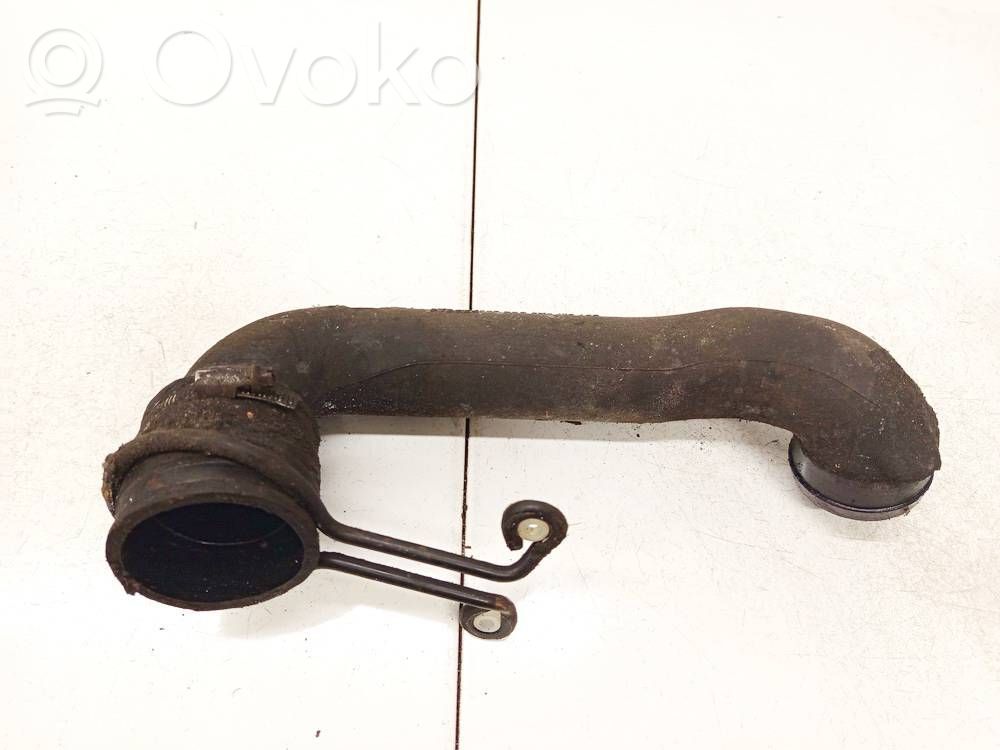 Volkswagen PASSAT B4 Tube d'admission de tuyau de refroidisseur intermédiaire