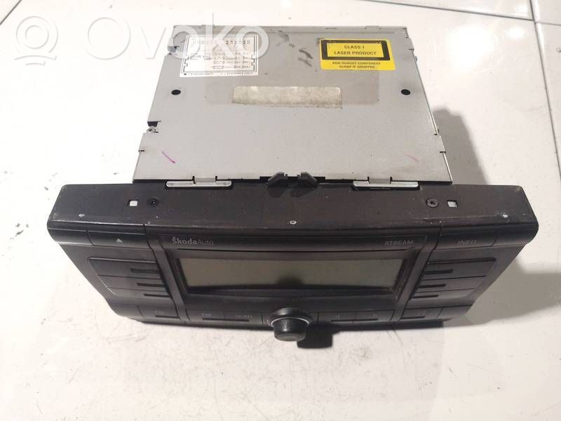 Skoda Octavia Mk2 (1Z) Panel / Radioodtwarzacz CD/DVD/GPS 