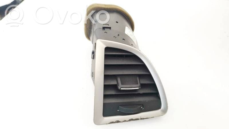 Opel Astra J Rejilla de ventilación central del panel