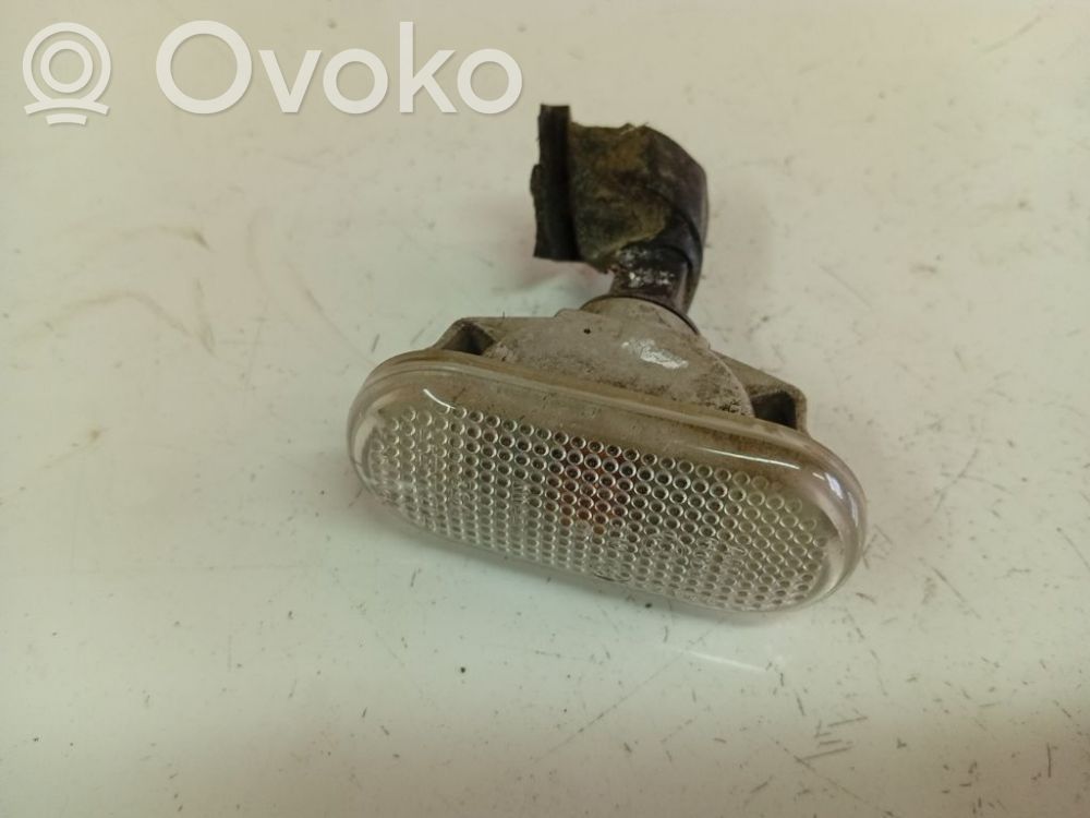 Nissan Note (E11) Semnalizator bară față 