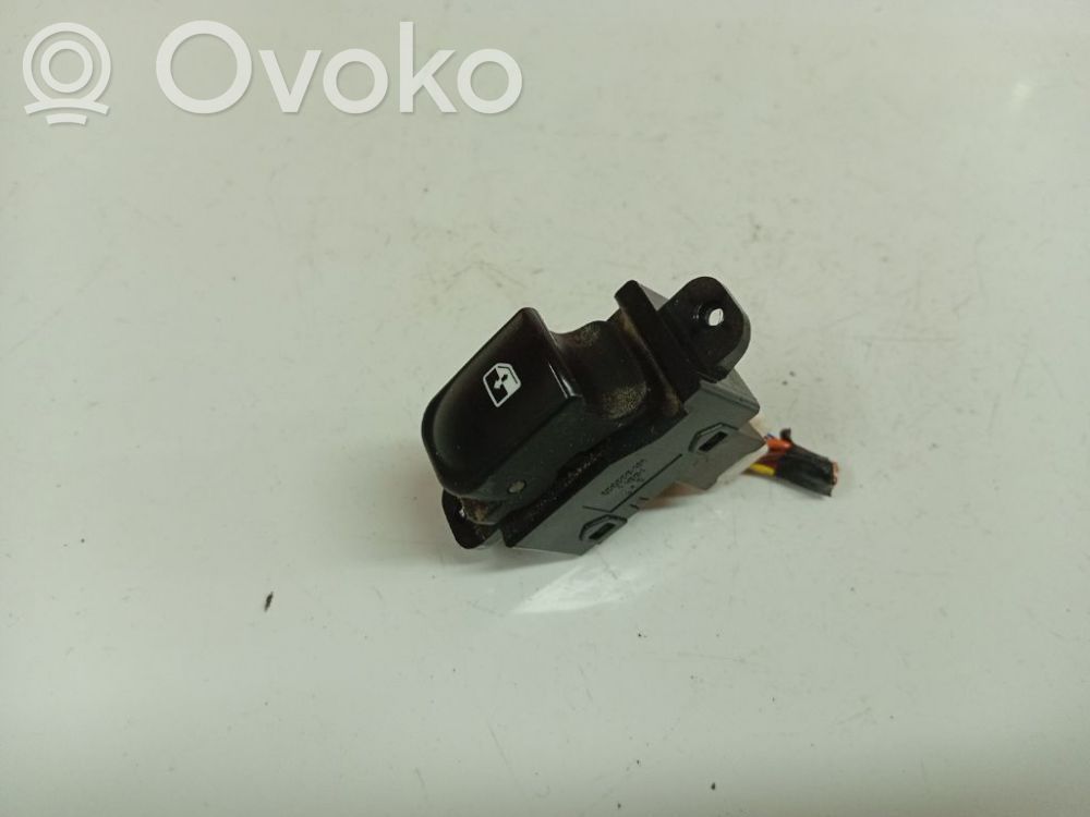 Hyundai i20 (PB PBT) Interrupteur commade lève-vitre