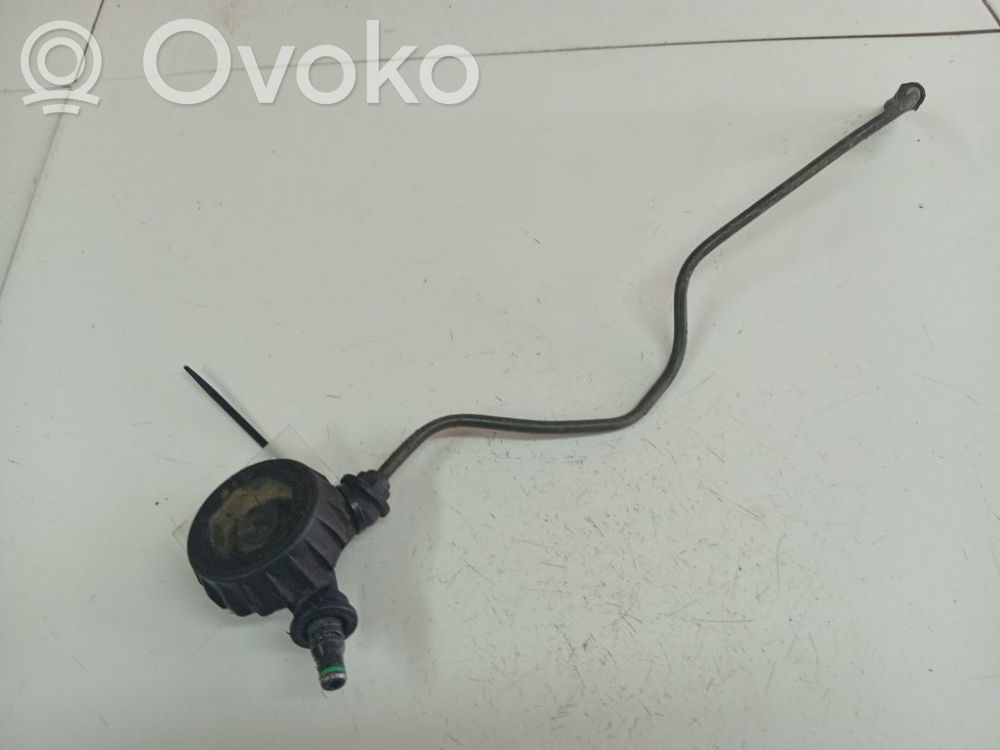 Volkswagen PASSAT B6 Przewód hydrauliczny sprzęgła 
