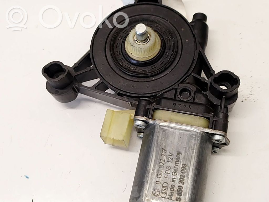 Volkswagen Golf VII Silnik regulatora szyby drzwi przednich