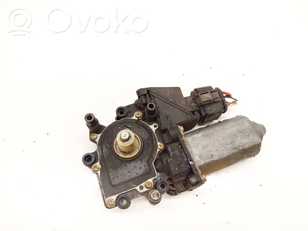 Audi A4 S4 B5 8D Priekinio lango pakelėjo varikliukas