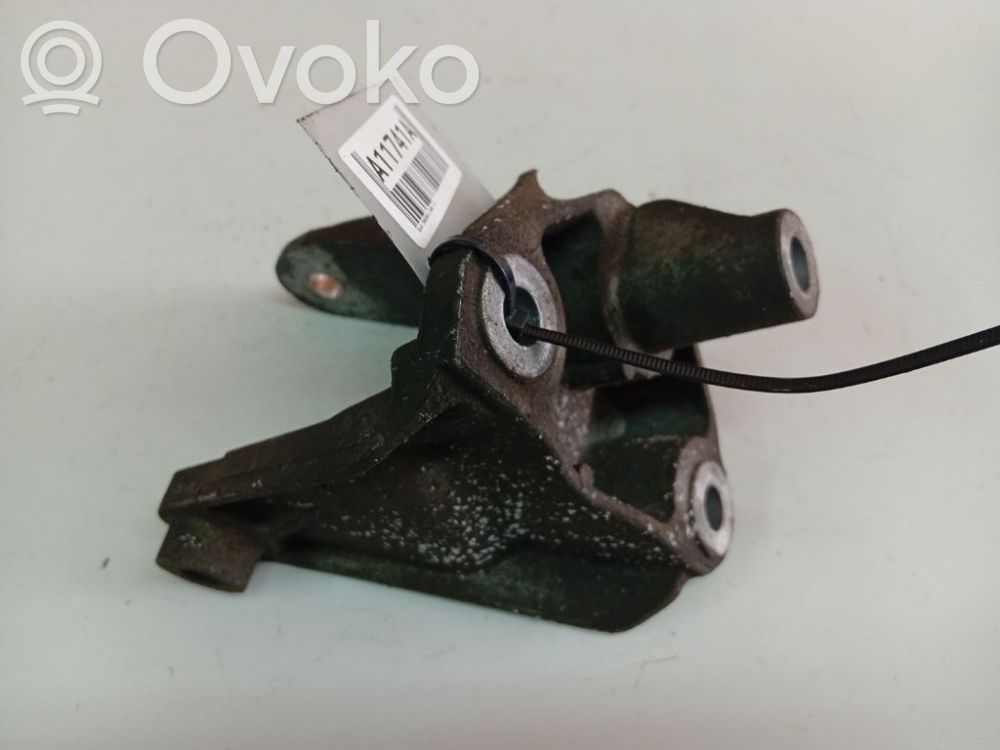 Opel Insignia A Moottorin kiinnikekorvake (käytetyt)